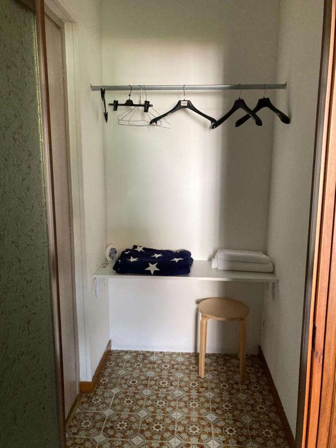 Bella Vita Guesthouse -Parcheggio Privato Interno 아로나 외부 사진