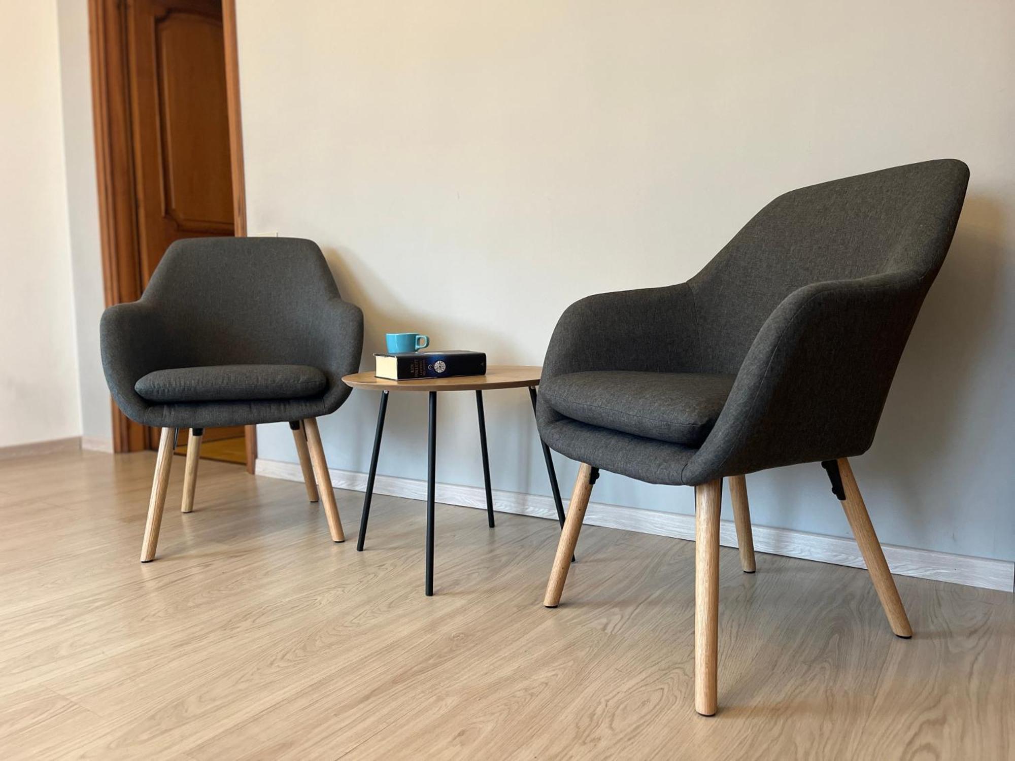Bella Vita Guesthouse -Parcheggio Privato Interno 아로나 외부 사진