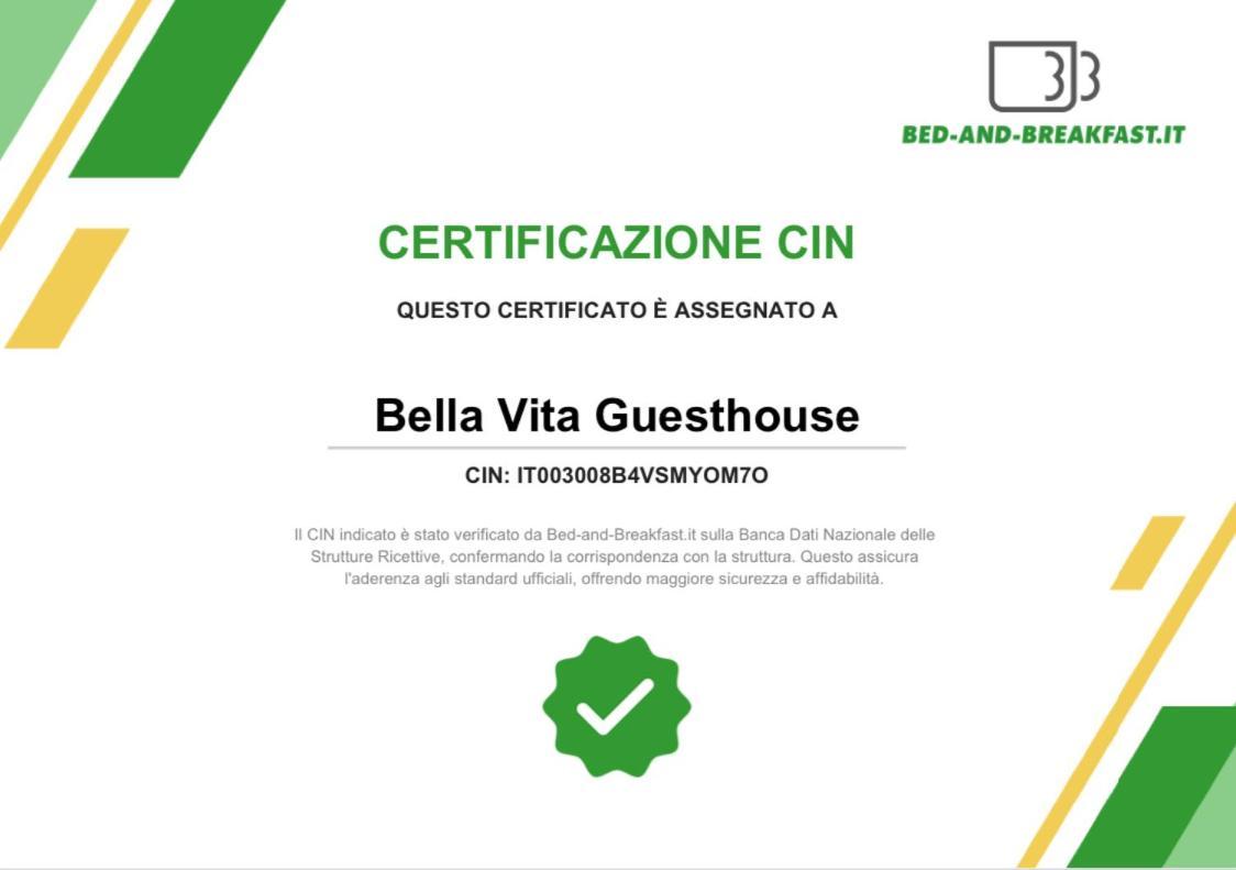 Bella Vita Guesthouse -Parcheggio Privato Interno 아로나 외부 사진