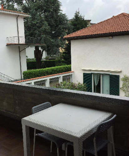 Bella Vita Guesthouse -Parcheggio Privato Interno 아로나 외부 사진